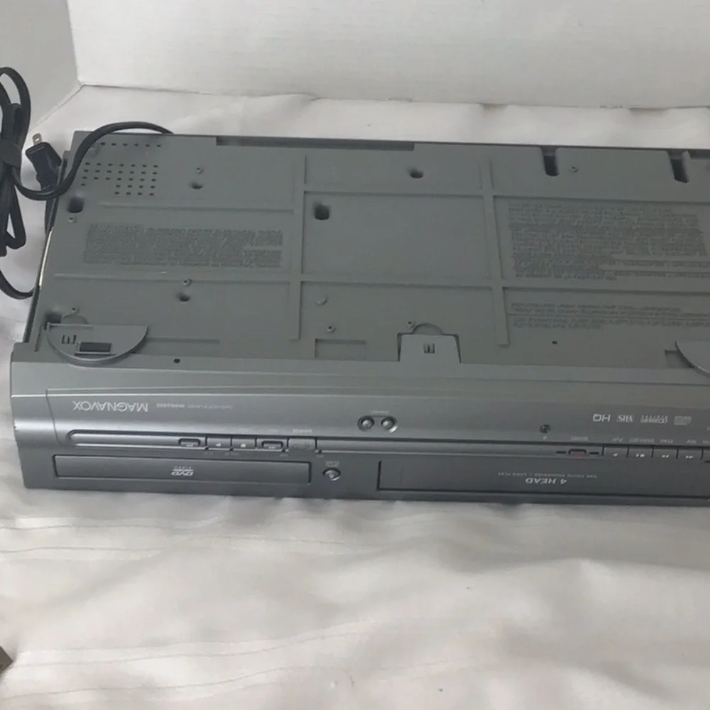 Magnavox DVD/VCR playerMWD2205